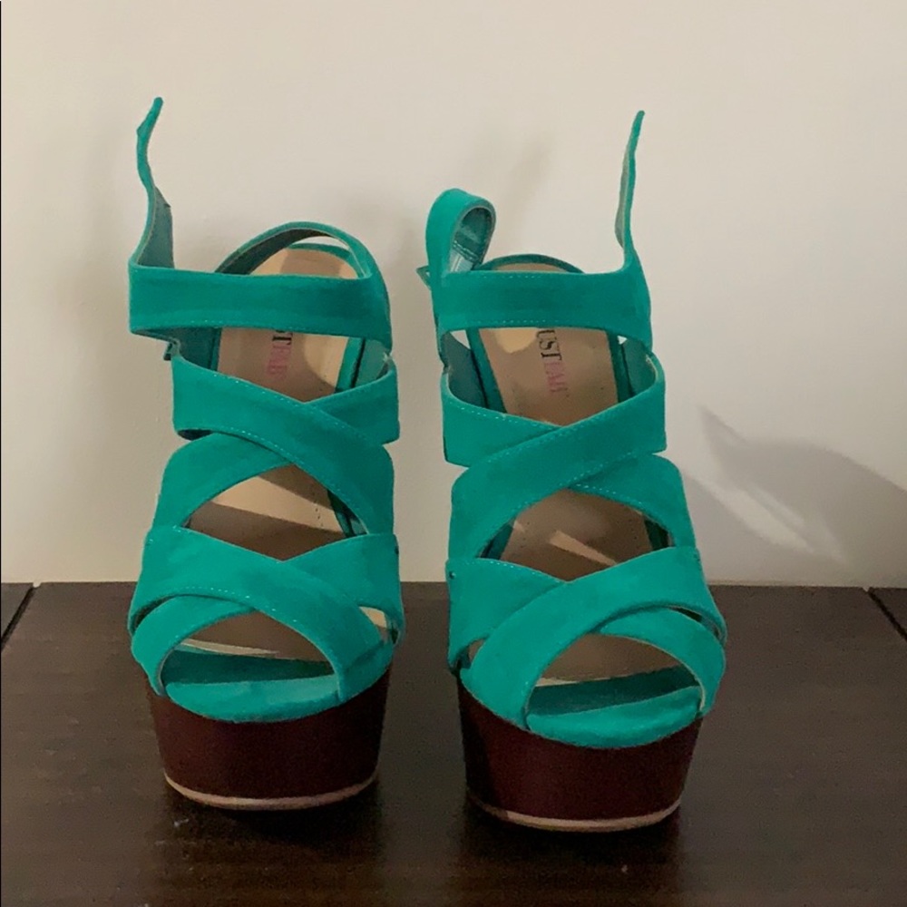 Pretty suede green wedges!
